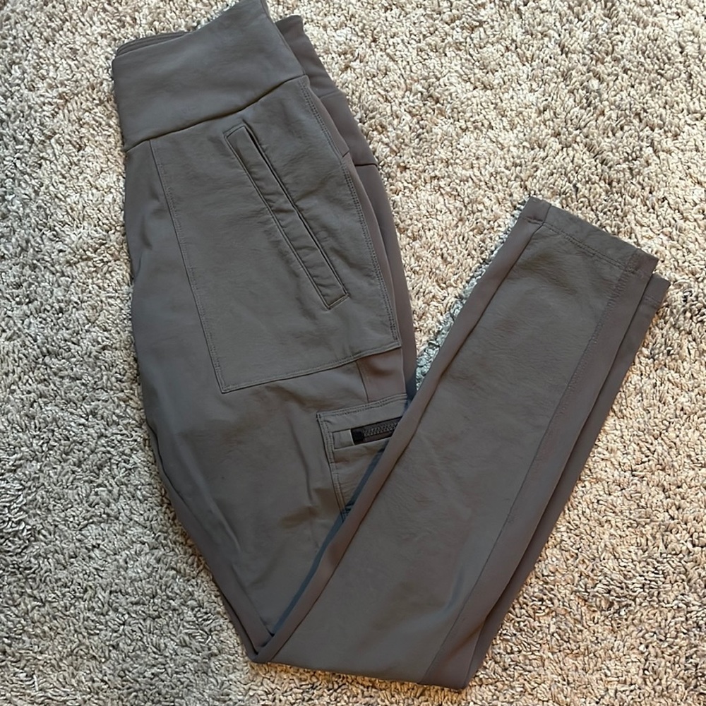 Athleta Headlands Hybrid Cargo Brown